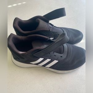 NWOT Adidas Boys Shoes Size 3 Color Black